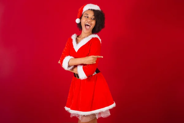 Linda Mulher Negra Brasileira Vestida Santa Claus Mama Claus Apresentando — Fotografia de Stock