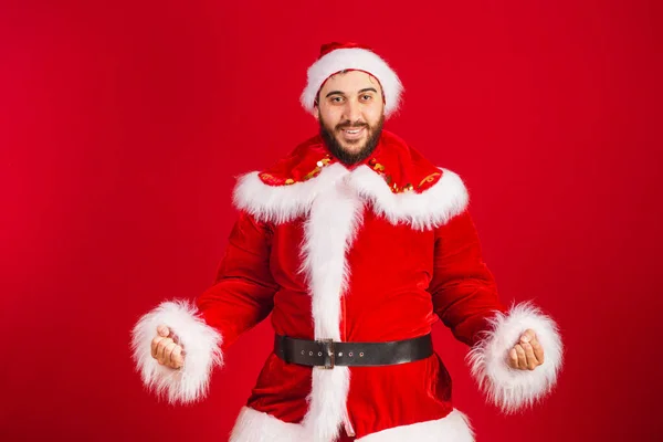 Brazilský Muž Oblečený Santa Claus Oblečení Otevřenou Náručí Vítejte — Stock fotografie