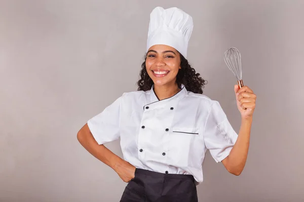 Joven Mujer Brasileña Negro Cocinero Masterchef Holding Preparación Dulces — Foto de Stock