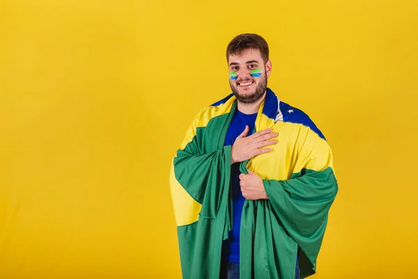 Caucasian Man Soccer Fan Brazil Singing National Anthem — Stock Photo, Image