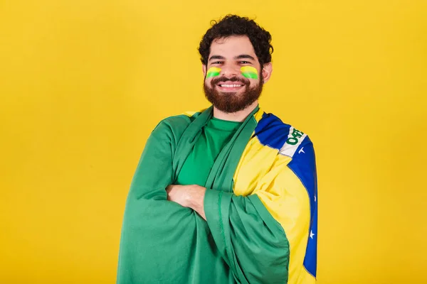 Kaukasisk Man Med Skägg Brasiliansk Fotbollsfan Från Brasilien Armarna Korsade — Stockfoto