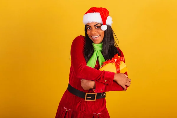 Krásná Černošky Brazilky Žena Oblečená Vánočním Oblečení Santa Claus Objímání — Stock fotografie