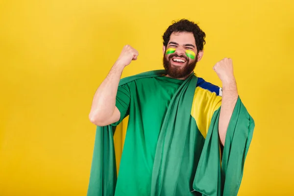 Kaukasische Man Met Baard Braziliaan Voetbalfan Uit Brazilië Viert Feest — Stockfoto