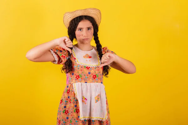 Chica Vestida Con Ropa Naranja Tradicional Para Festa Junina Pulgar — Foto de Stock
