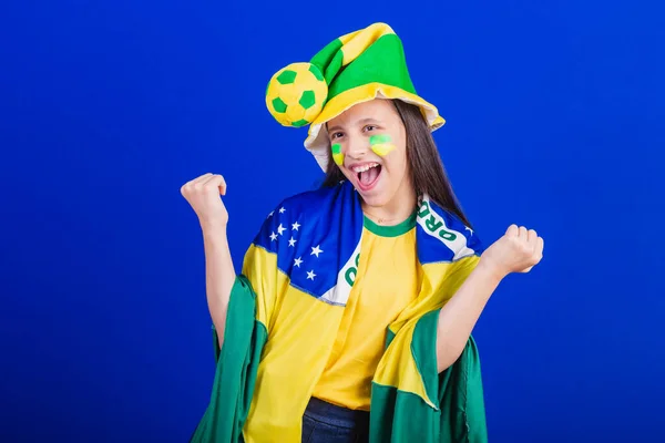 Junges Mädchen Fußballfan Aus Brasilien Bekleidet Mit Hut Und Fahne — Stockfoto