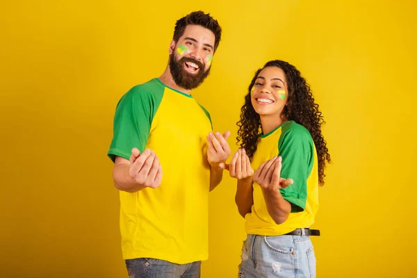 Ein Paar Brasilianische Fußballfans Gekleidet Den Farben Der Nation Schwarze — Stockfoto