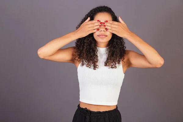 Junge Schwarze Brasilianerin Hände Über Den Augen Keine Vision Konzept — Stockfoto