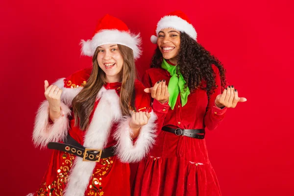 Två Brasilianska Vänner Klädda Julkläder Inbjudande Med Händerna Kom Välkommen — Stockfoto