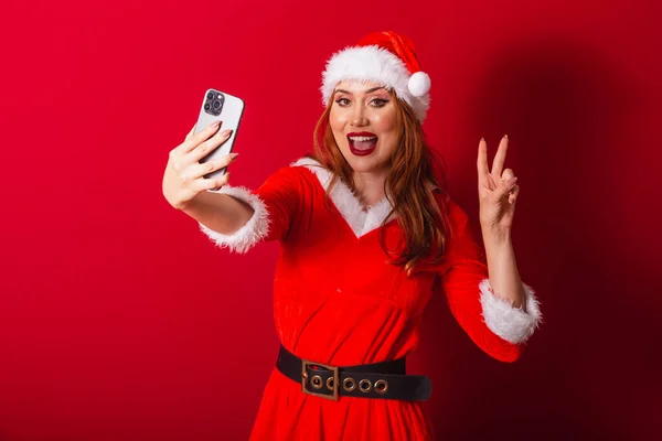 Hermosa Brasileña Pelirroja Vestida Con Ropa Navidad Santa Claus Videollamada —  Fotos de Stock