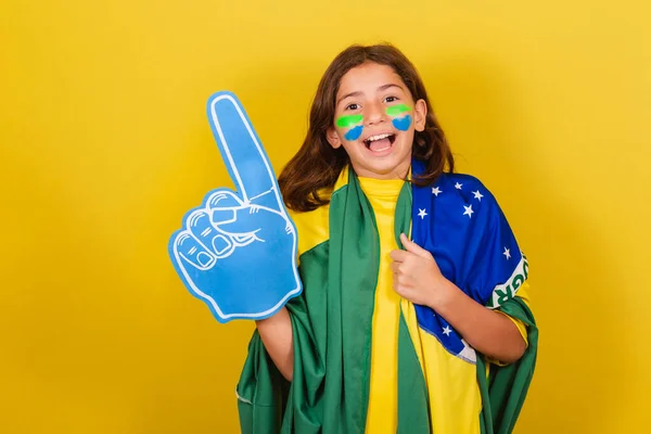 Brasilianischer Kaukasischer Fußballfan Mit Schaumstofffinger Der Feiert Und Feiert Weltmeisterschaft — Stockfoto
