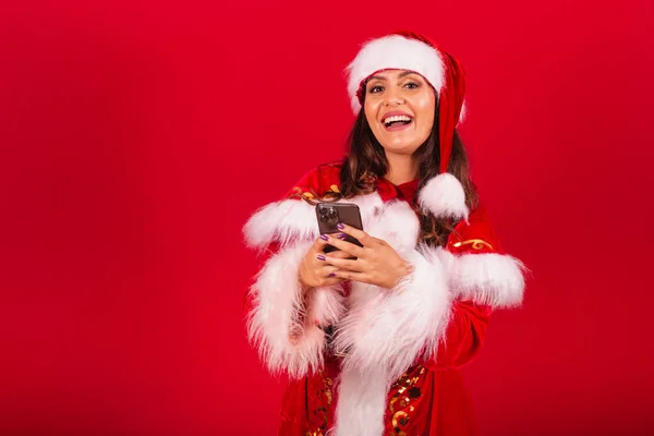 Mujer Brasileña Vestida Con Ropa Navidad Santa Claus Celebración Teléfonos —  Fotos de Stock