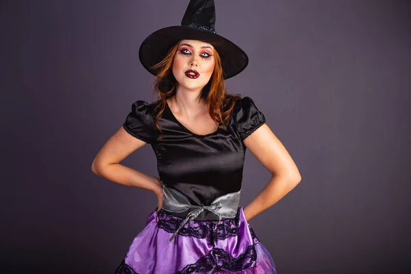 Prove Halloween Donna Caucasica Costume Strega Mani Sulla Vita — Foto Stock