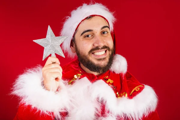Brazilský Muž Oblečený Santa Claus Oblečení Drží Vánoční Hvězda — Stock fotografie