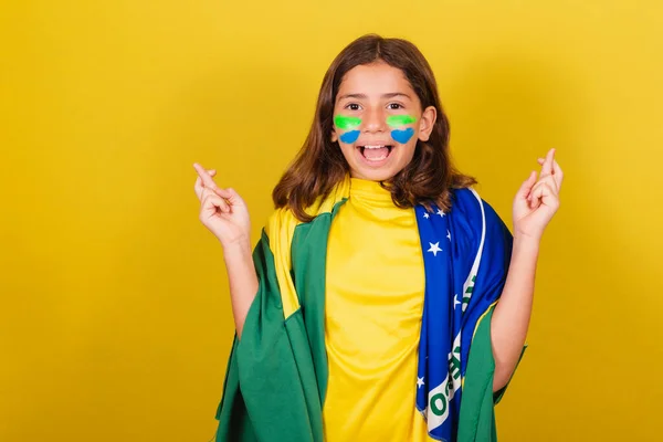 브라질의 코카서스 어린이 손가락을 월드컵 올림픽 — 스톡 사진