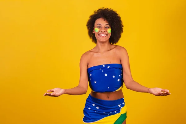 Jeune Femme Noire Fan Football Brésilien Bras Ouverts — Photo