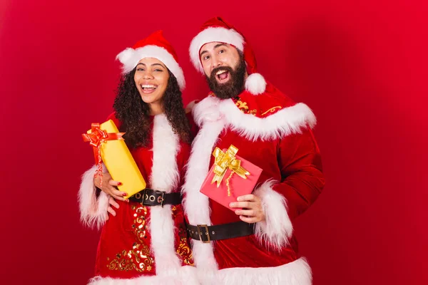 Brezilyalı Çift Noel Için Giyinmişler Noel Baba Mumya Noel Baba — Stok fotoğraf