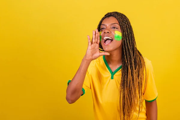 Donna Colore Giovane Appassionato Calcio Brasiliano Urlando Promozione Chiedendo Promozione — Foto Stock