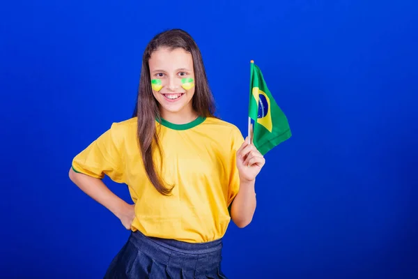 Jong Meisje Voetbalfan Uit Brazilië Met Braziliaanse Vlag — Stockfoto