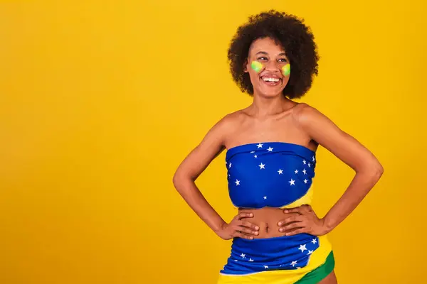 年轻的黑人女子巴西足球迷 特写照片 — 图库照片