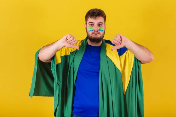 Braziliaanse Blanke Man Braziliaanse Voetbalfan Duim Naar Beneden Afkeuring Afkeer — Stockfoto