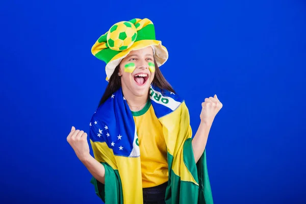 Jovem Futebol Brasil Vestido Chapéu Bandeira Celebrando — Fotografia de Stock