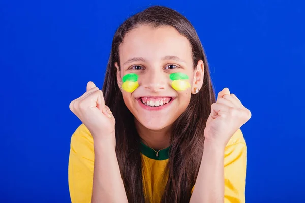 年轻姑娘 来自巴西的足球迷 特写照片庆祝 — 图库照片