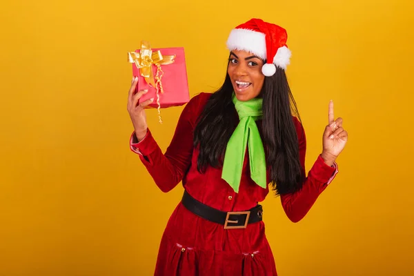 Krásná Černá Brazilská Žena Oblečená Vánočních Šatech Santa Claus Pochybnost — Stock fotografie