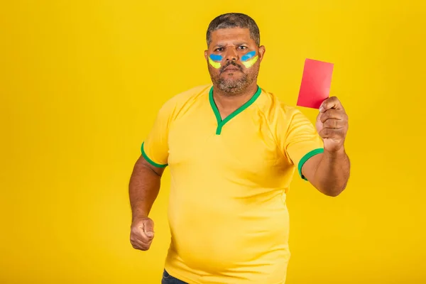 Homme Noir Brésilien Fan Football Brésilien Montrant Carton Rouge Manque — Photo