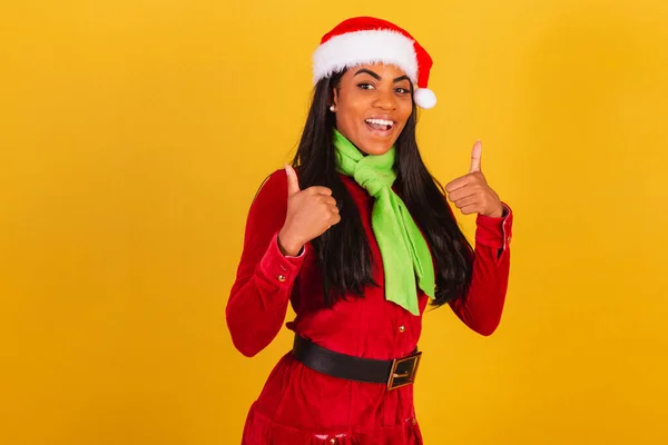 Krásná Černá Brazilka Oblečená Vánočním Oblečení Santa Claus Pozitivní Znamení — Stock fotografie