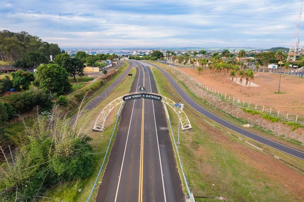 ブラジル サンパウロ州バタタイ 2022年6月Circa 市へのゲートウェイ バタタイ市の航空画像 — ストック写真