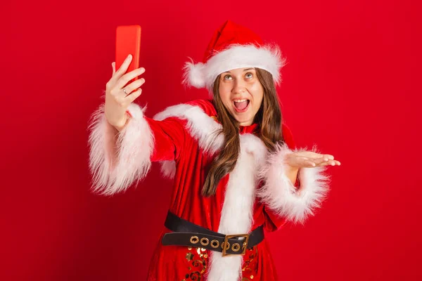 Blanke Braziliaanse Vrouw Kerstkleren Kerstman Zelfportret Met Smartphone — Stockfoto