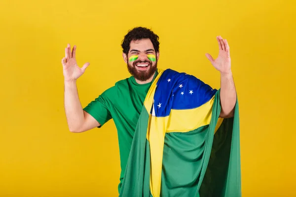 Uomo Caucasico Con Barba Brasiliano Tifoso Calcio Dal Brasile Celebrando — Foto Stock