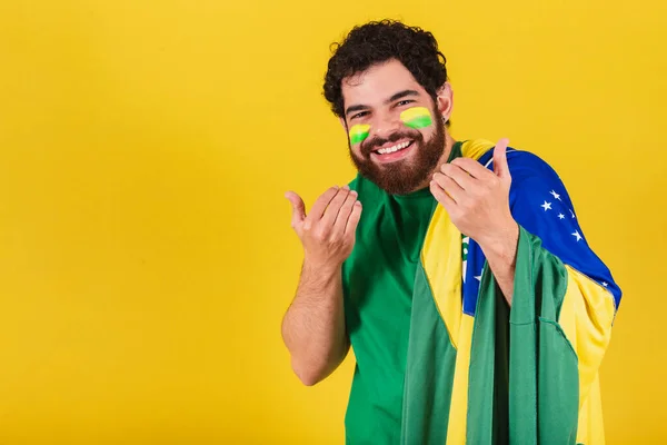 Kavkazský Muž Plnovousem Brazilský Fotbalový Fanoušek Brazílie Volající Rukama Pojď — Stock fotografie