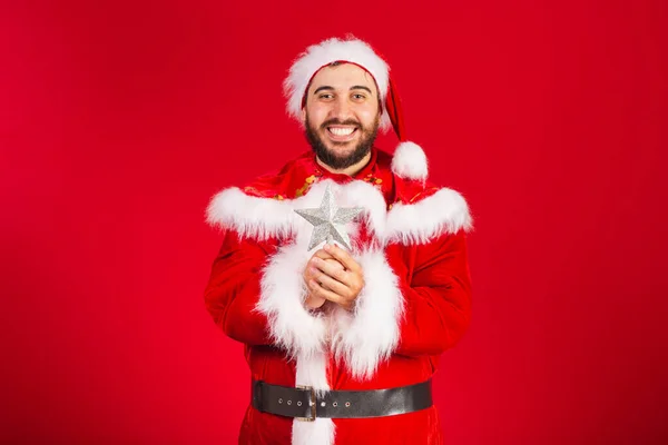 Homem Brasileiro Vestido Com Roupas Santa Claus Segurando Estrela Natal — Fotografia de Stock