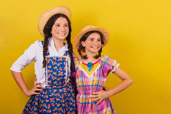 Schwestern Und Freundinnen Die Typische Kleidung Für Die Festa Junina — Stockfoto