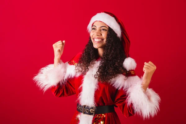 Красивая Бразильская Черная Женщина Одетая Санта Клаус Рождественская Одежда Празднуя — стоковое фото