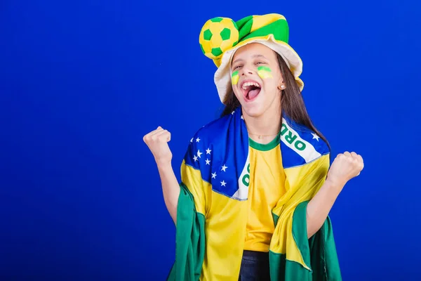 Юна Дівчина Футбольний Фанат Бразилії Вдягнені Капелюх Прапор Святкувати — стокове фото