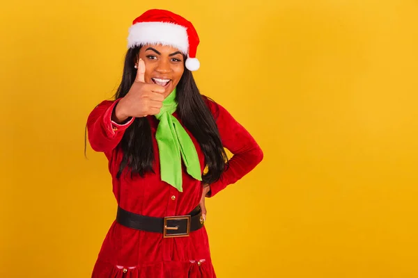 Schöne Schwarze Brasilianerin Weihnachtskleidung Weihnachtsmann Wie Positives Zeichen — Stockfoto