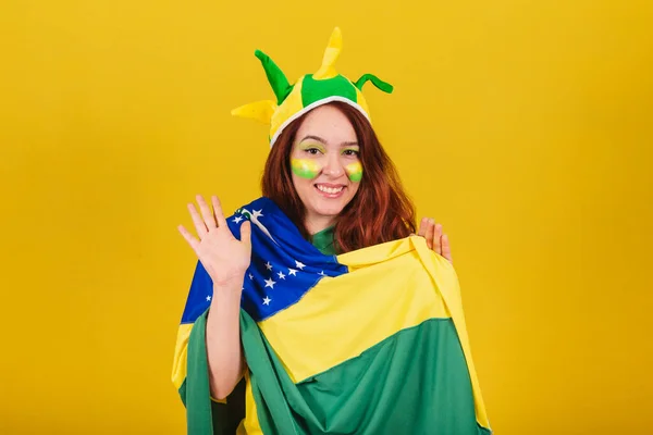 Kaukasische Frau Rotschopf Fußballfan Aus Brasilien Erstaunt Wow Unglaublich Unglaublich — Stockfoto