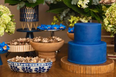 Sosyal etkinlikler için dekorasyon, Amerikan pastası ve parti tugayları, geleneksel Brezilya tatlıları.