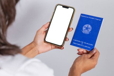 Çalışma kitabı ve akıllı telefon, form çalışması için Brezilya belgesi, insan kaynakları.