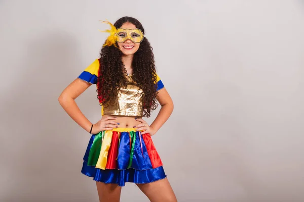 Młoda Nastolatka Brazylijka Frevo Ubraniami Karnawał Maska Ręce Biodra Pozowanie — Zdjęcie stockowe