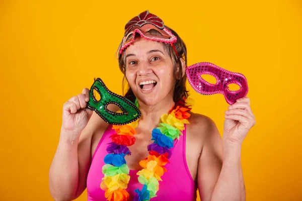 Adult Woman Carnival Clothing Smiling Camera Holding Carnival Masks — Stock Photo, Image