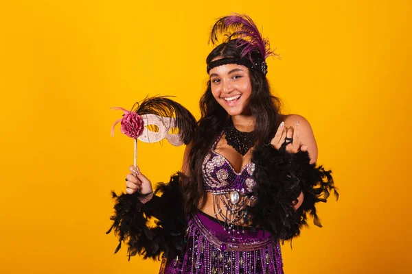 Femme Brésilienne Portant Des Vêtements Carnaval Tenant Masque Carnaval — Photo
