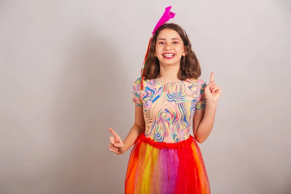 Braziliaans Kind Meisje Gekleed Carnaval Outfit Dansen — Stockfoto