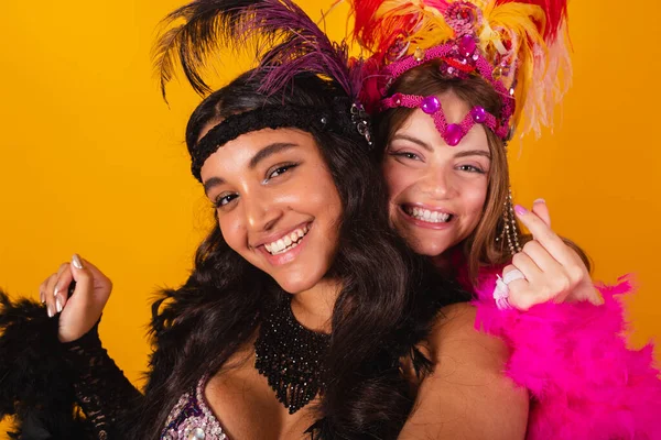 Dos Amigos Brasileños Ropas Carnaval Tomando Autorretrato Con Smartphone —  Fotos de Stock