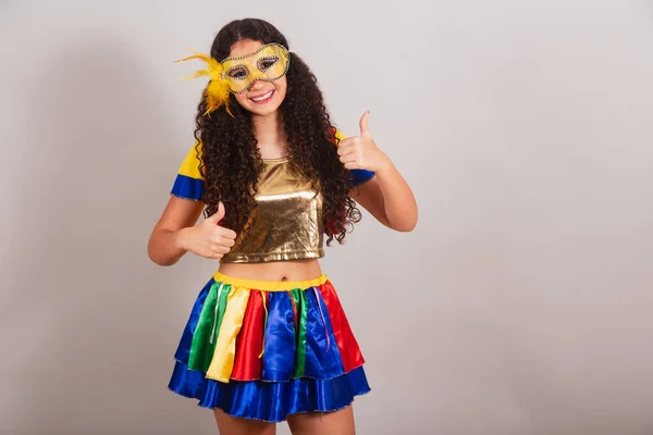 Jovem Adolescente Brasileira Com Roupas Frevo Carnaval Máscara Como Sinal — Fotografia de Stock