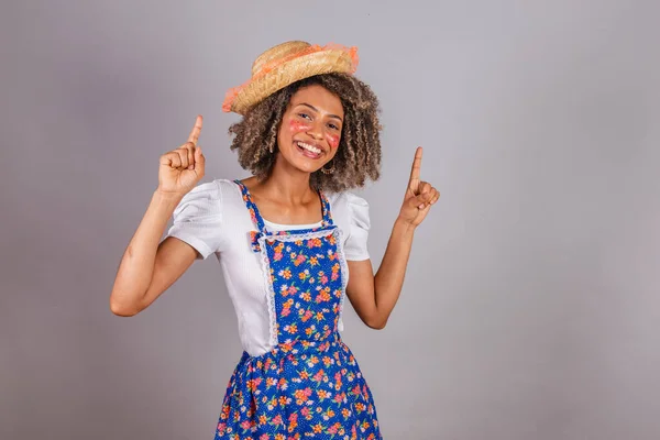 Νεαρή Μαύρη Βραζιλιάνα Κάντρι Ρούχα Ντυμένη Για Γιορτή Junina Γιορτή — Φωτογραφία Αρχείου