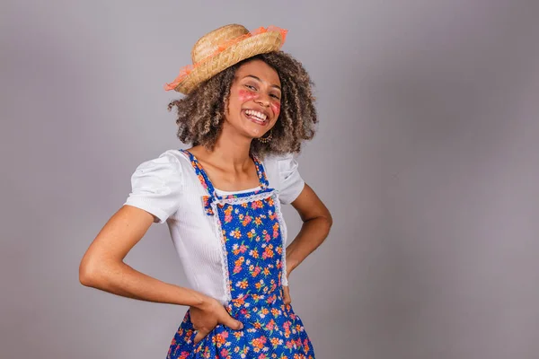 stock image Young black Brazilian woman, with country clothes, dressed for Festa Junina. Saint John's festival. Hands on hips.