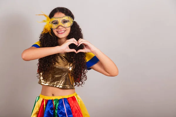 Jovem Adolescente Brasileira Com Roupas Frevo Carnaval Máscara Sinal Coração — Fotografia de Stock